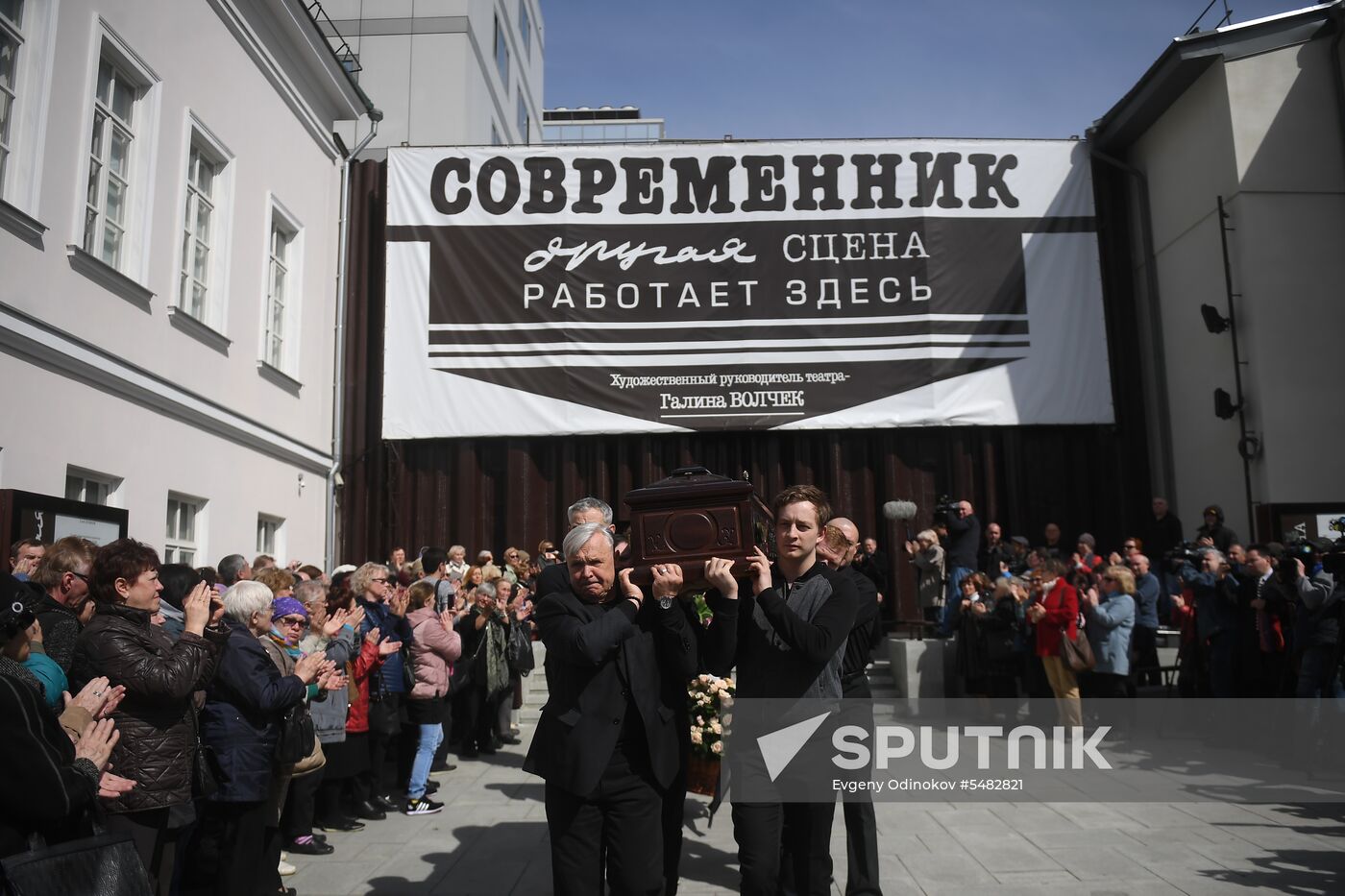 Paying last respects to actress Nina Doroshina