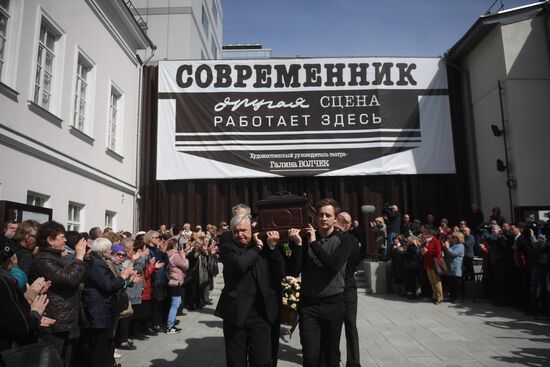 Paying last respects to actress Nina Doroshina
