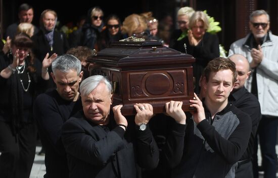 Paying last respects to actress Nina Doroshina