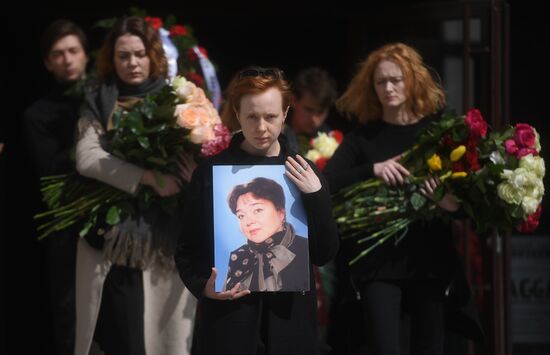Paying last respects to actress Nina Doroshina