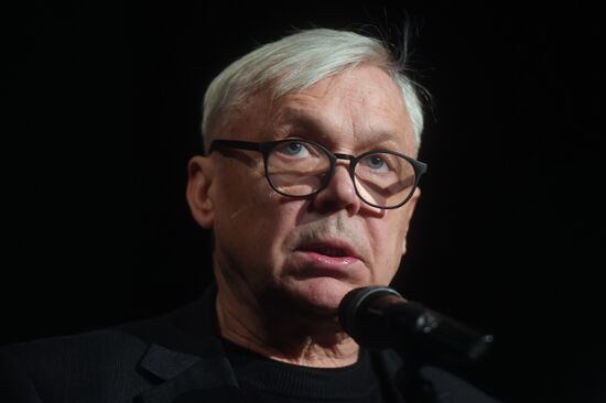 Paying last respects to actress Nina Doroshina