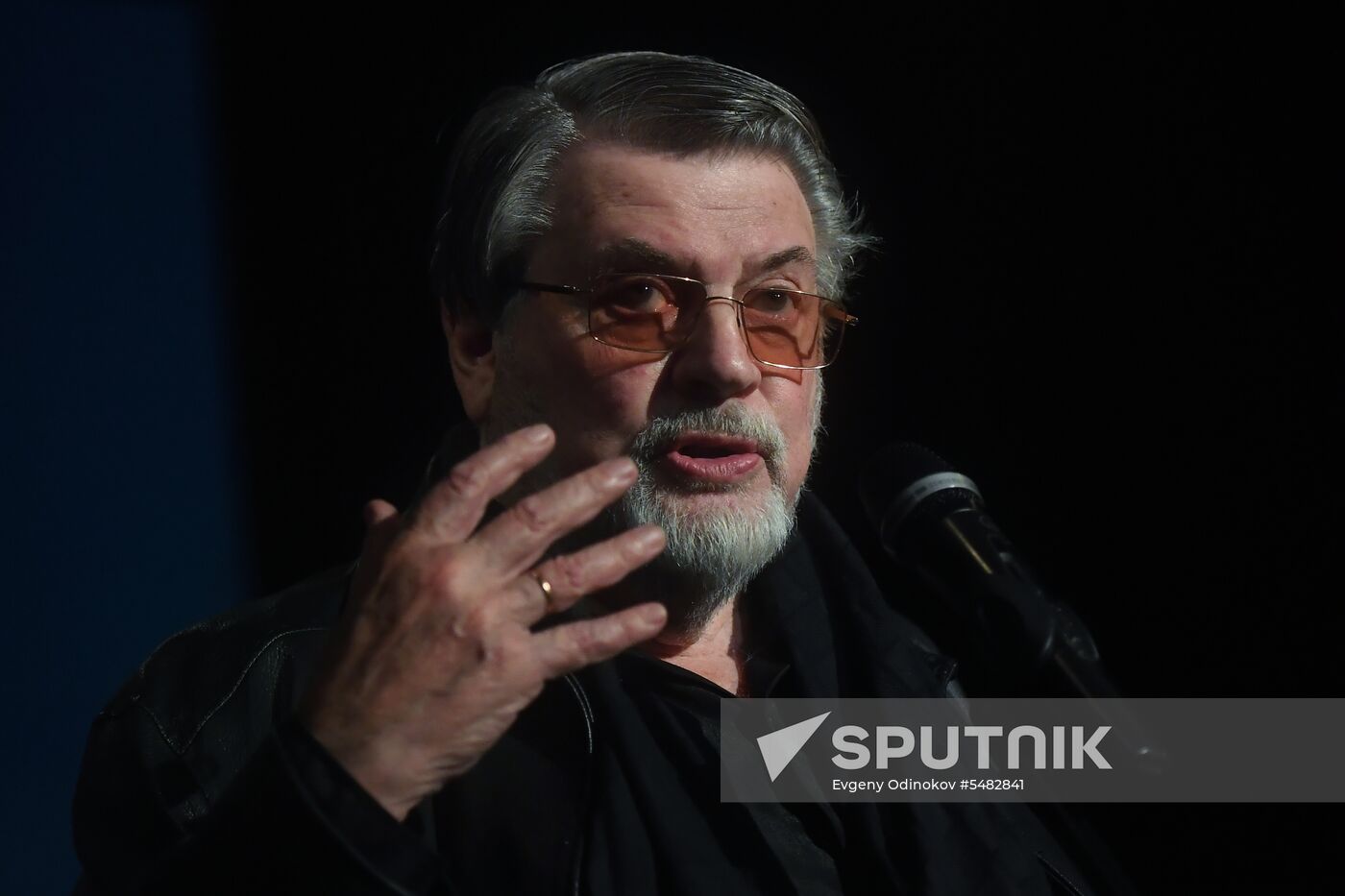 Paying last respects to actress Nina Doroshina