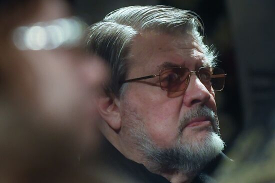 Paying last respects to actress Nina Doroshina