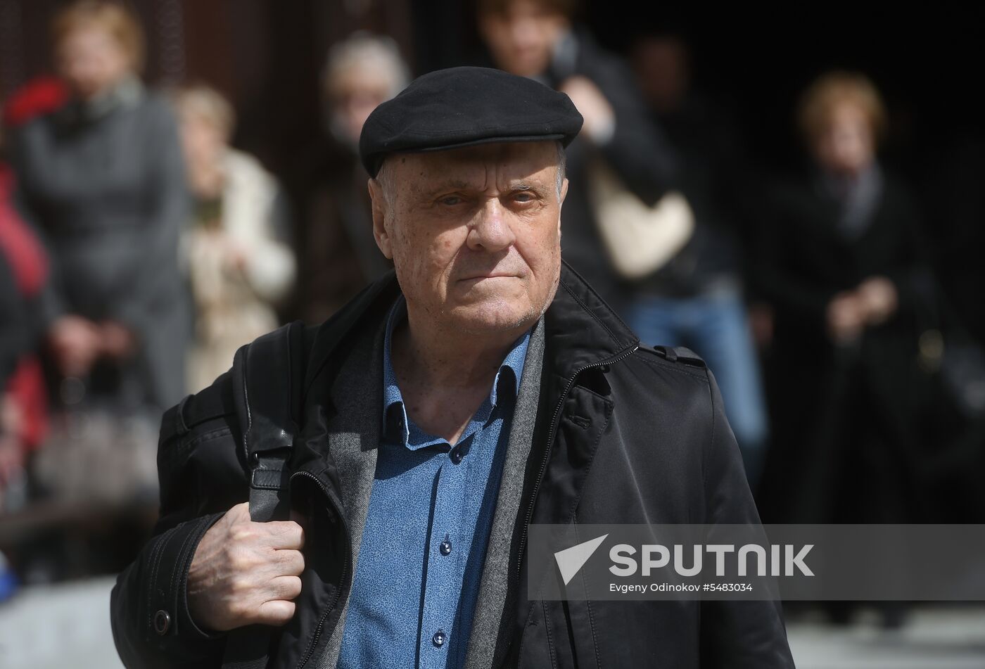 Paying last respects to actress Nina Doroshina