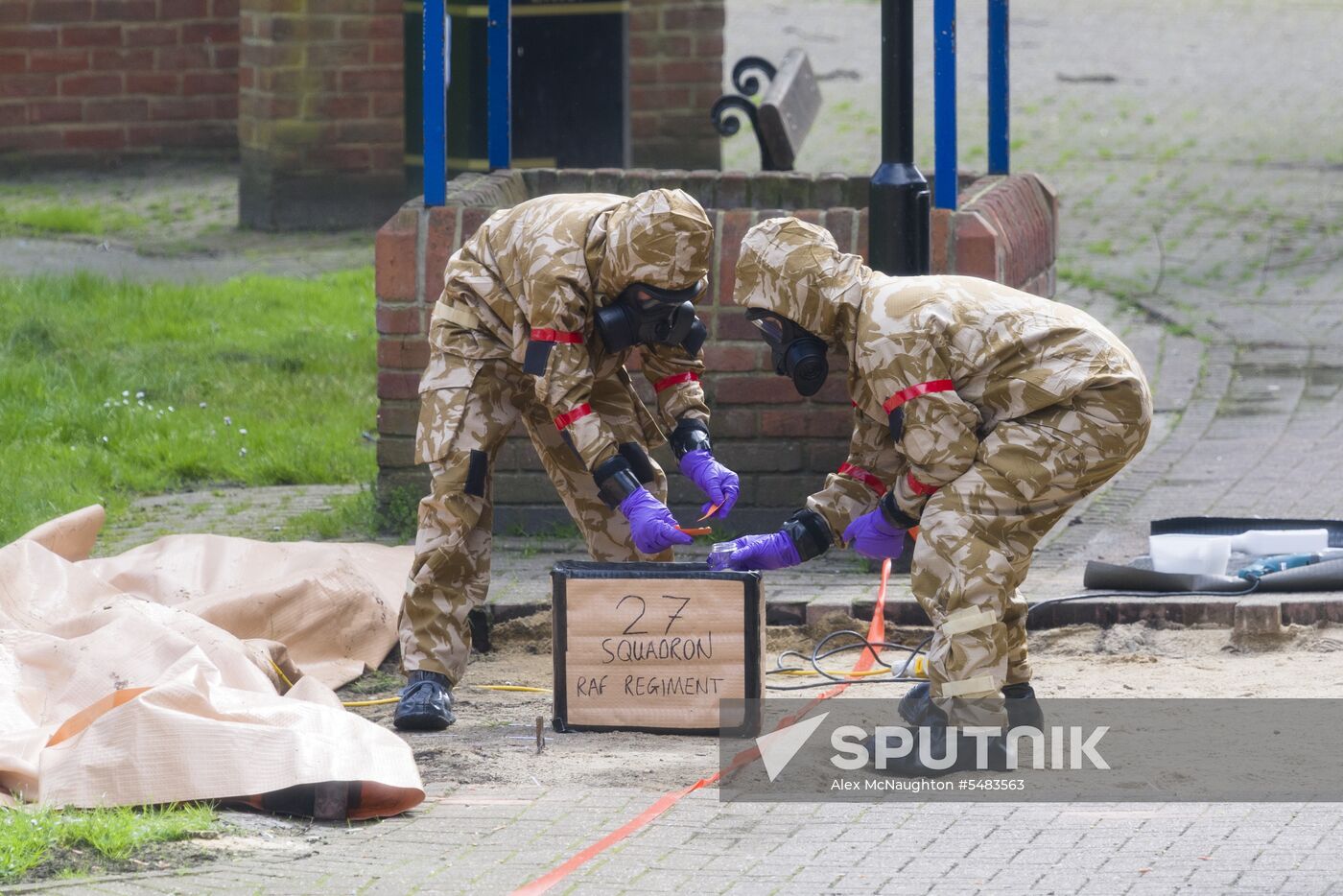 Salisbury begins cleaning spots related to Skripals poisoning