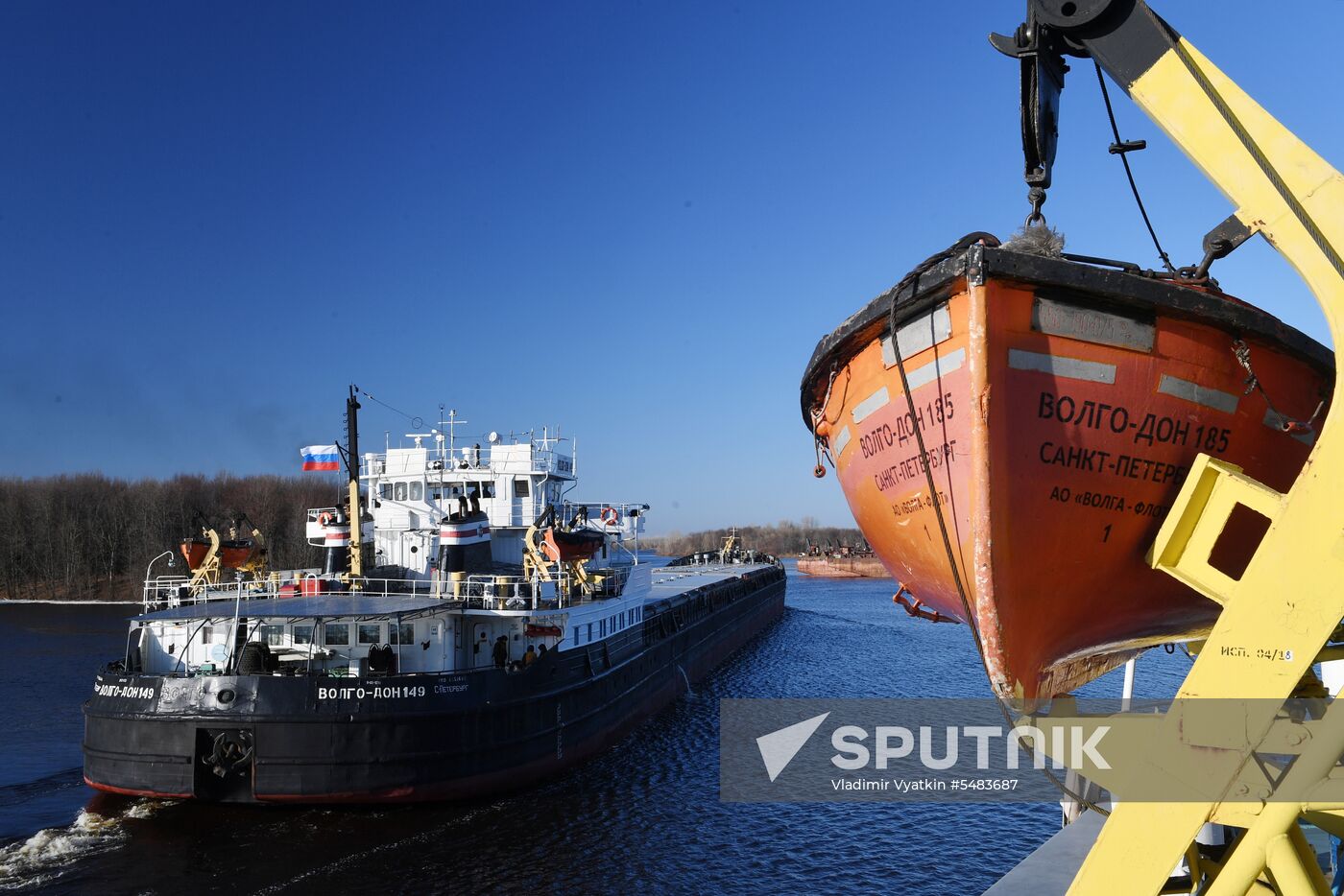 Opening Verkhnyaya Volga River for navigation