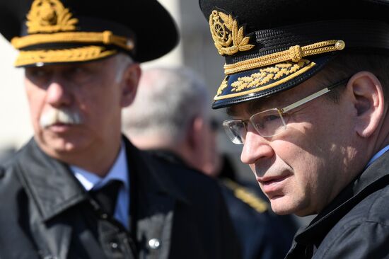 Opening Verkhnyaya Volga River for navigation