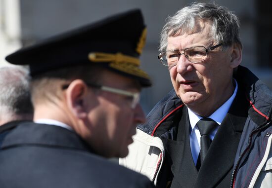 Opening Verkhnyaya Volga River for navigation