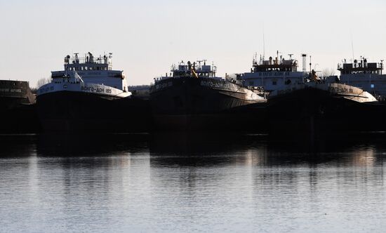 Opening Verkhnyaya Volga River for navigation