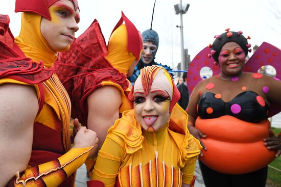 Cirque du Soleil performers open summer season in Zaryadye Park