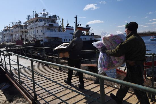 Opening Verkhnyaya Volga River for navigation