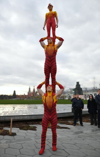 Cirque du Soleil performers open summer season in Zaryadye Park