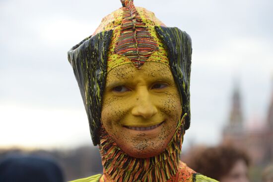 Cirque du Soleil performers open summer season in Zaryadye Park