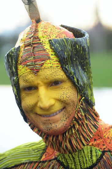 Cirque du Soleil performers open summer season in Zaryadye Park