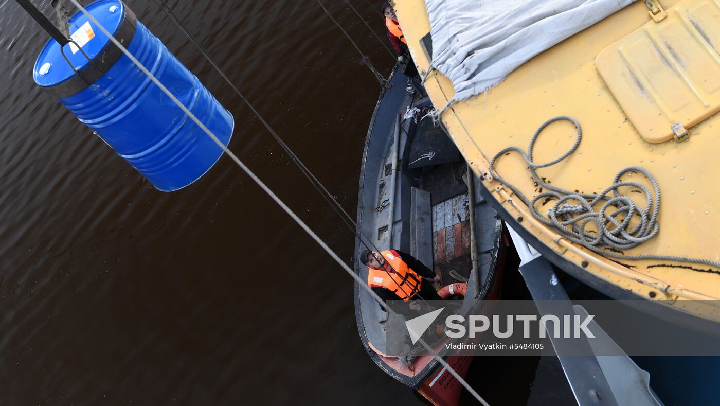 Opening Verkhnyaya Volga River for navigation