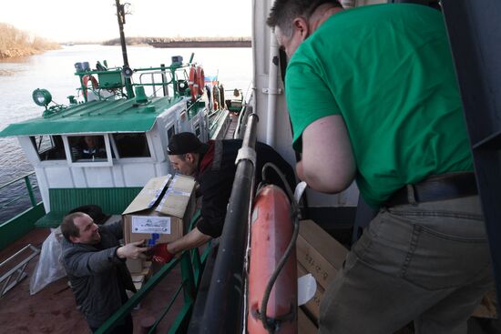 Opening Verkhnyaya Volga River for navigation
