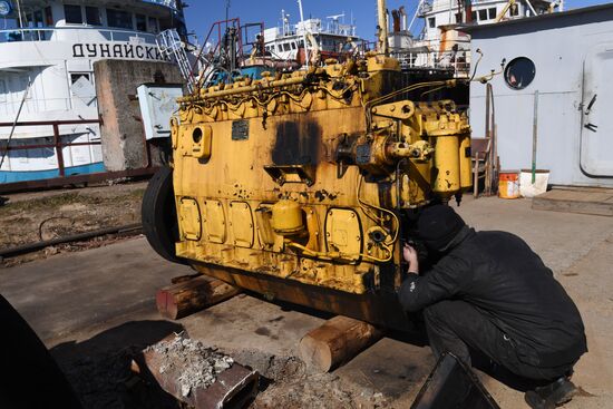 Opening Verkhnyaya Volga River for navigation