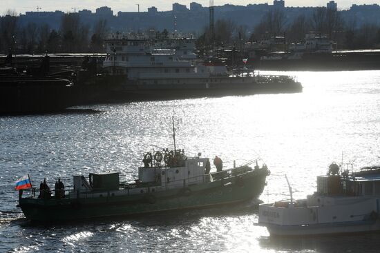 Opening Verkhnyaya Volga River for navigation