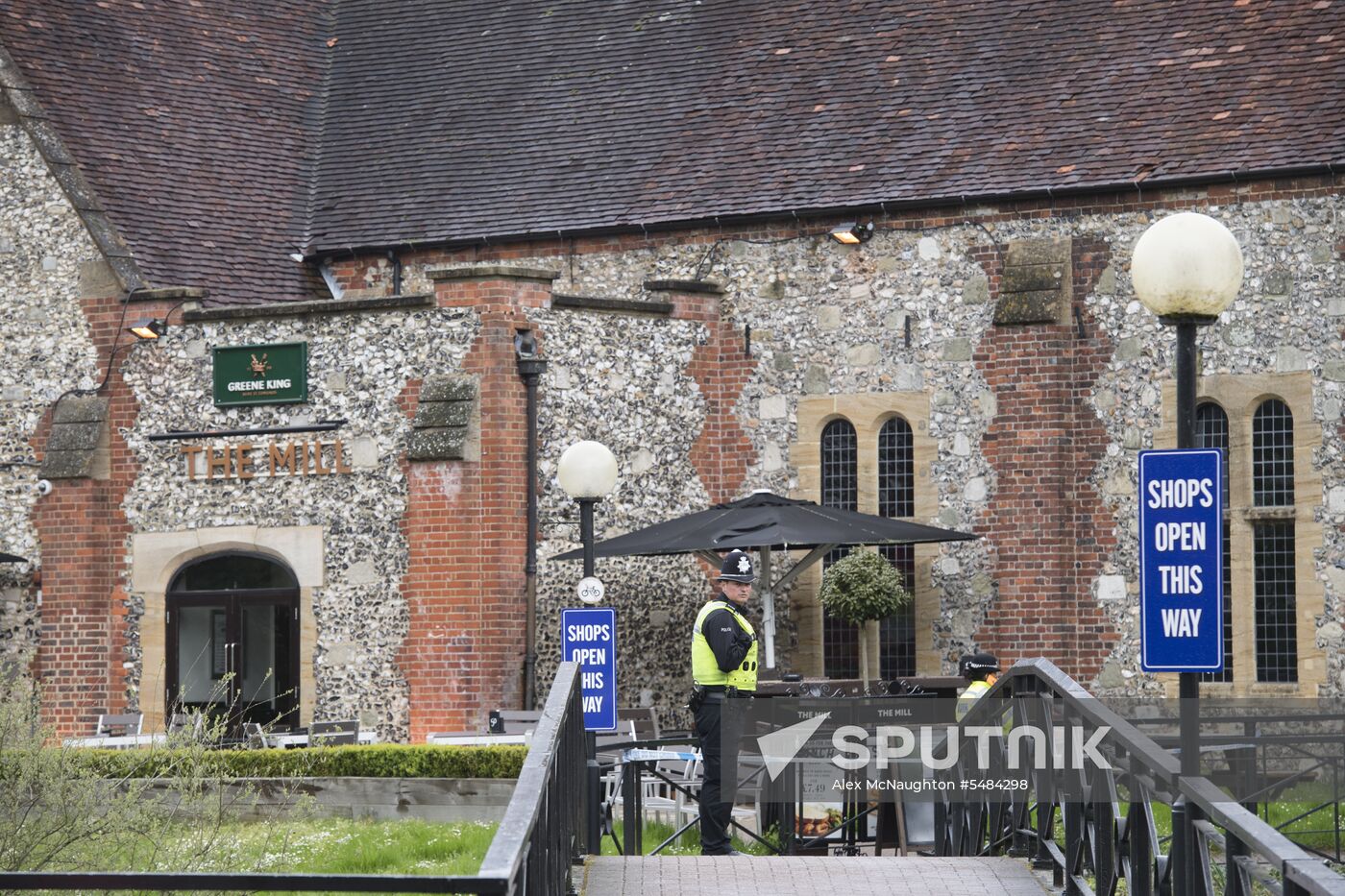 Clean-up begins in Salisbury following Skripal poisoning