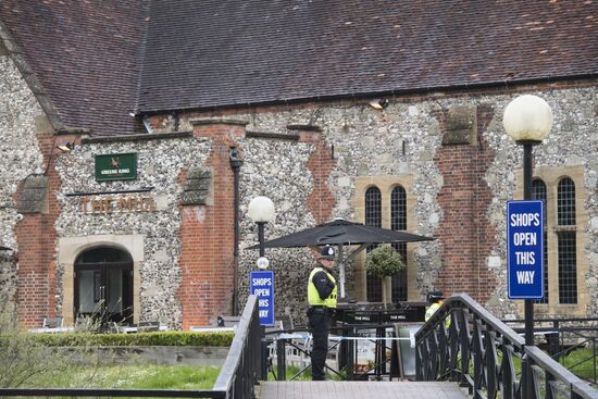 Clean-up begins in Salisbury following Skripal poisoning