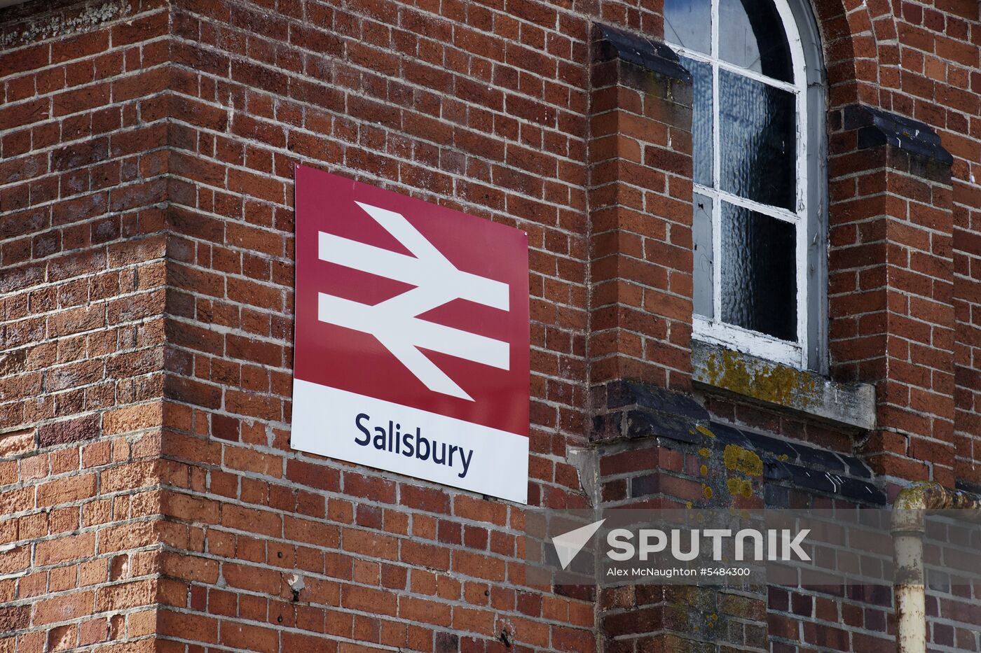 Clean-up begins in Salisbury following Skripal poisoning