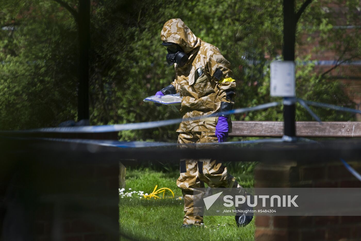 Salisbury begins cleaning spots related to Skripals poisoning