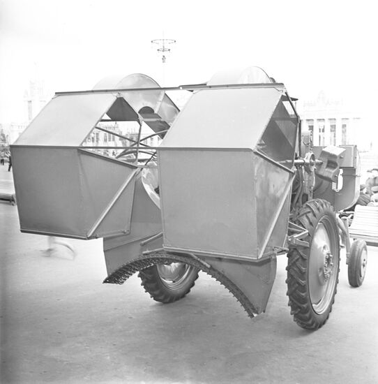 Tea-leaf harvester
