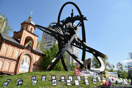 Kiev commemorates victims of Chernobyl disaster