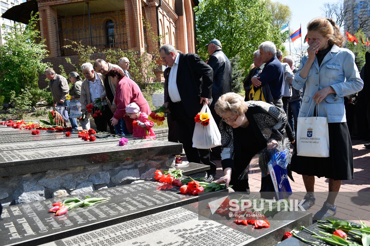 Kiev commemorates victims of Chernobyl disaster