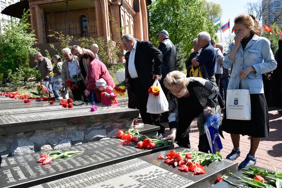 Kiev commemorates victims of Chernobyl disaster