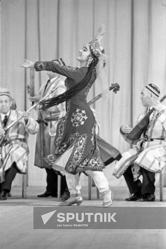 Uzbek folk dance ensemble