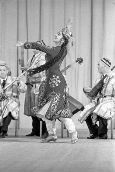 Uzbek folk dance ensemble