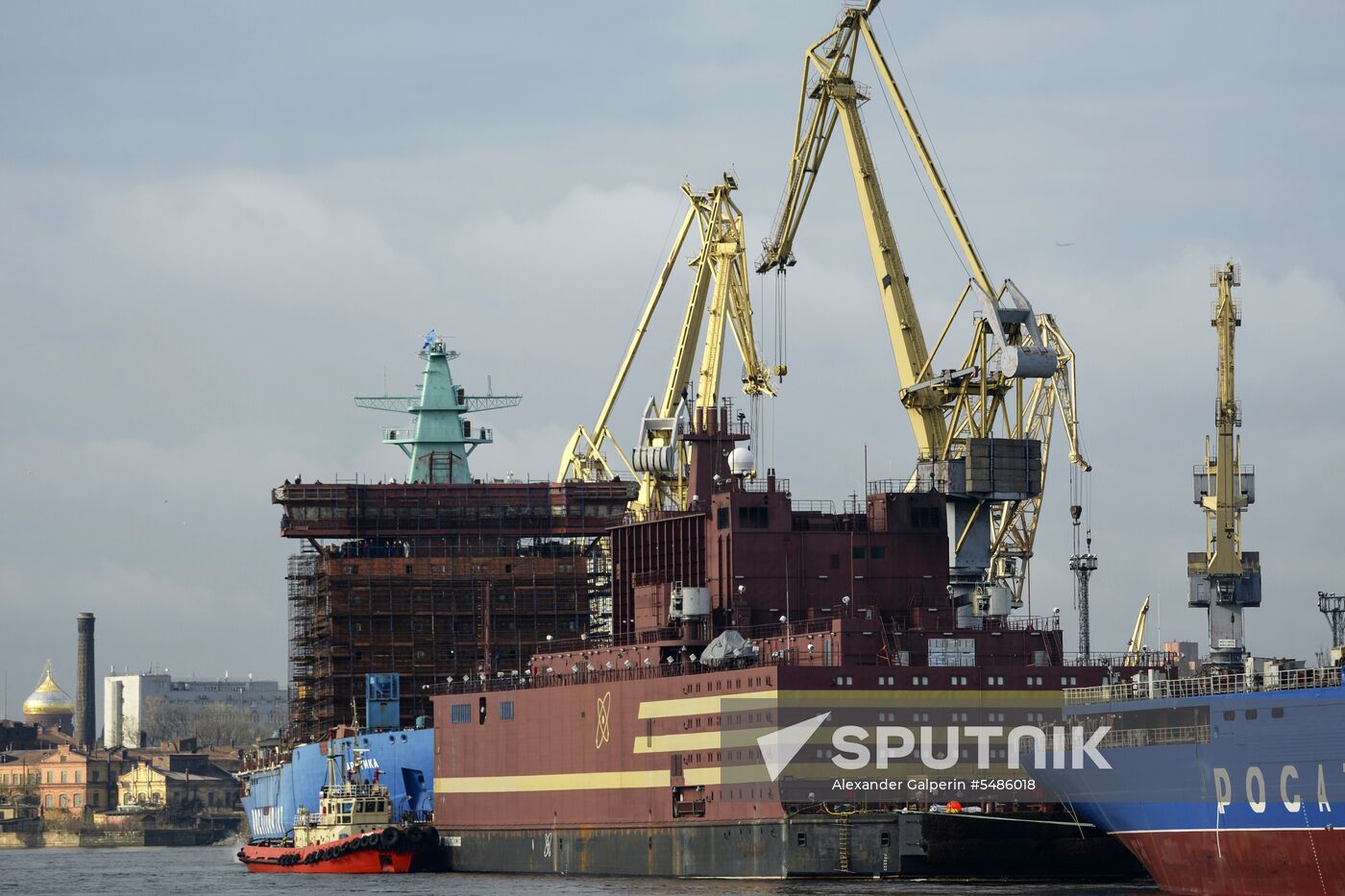 Floating nuclear plant departs from St. Petersburg