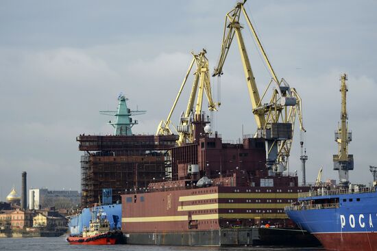 Floating nuclear plant departs from St. Petersburg