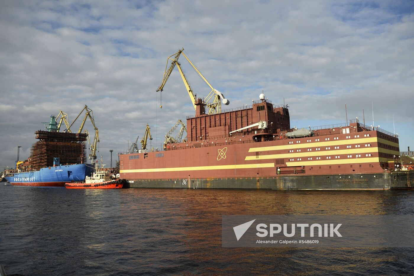 Floating nuclear plant departs from St. Petersburg