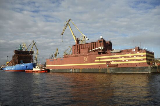 Floating nuclear plant departs from St. Petersburg