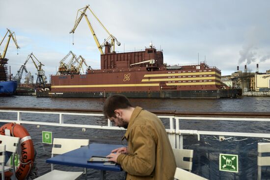 Floating nuclear plant departs from St. Petersburg