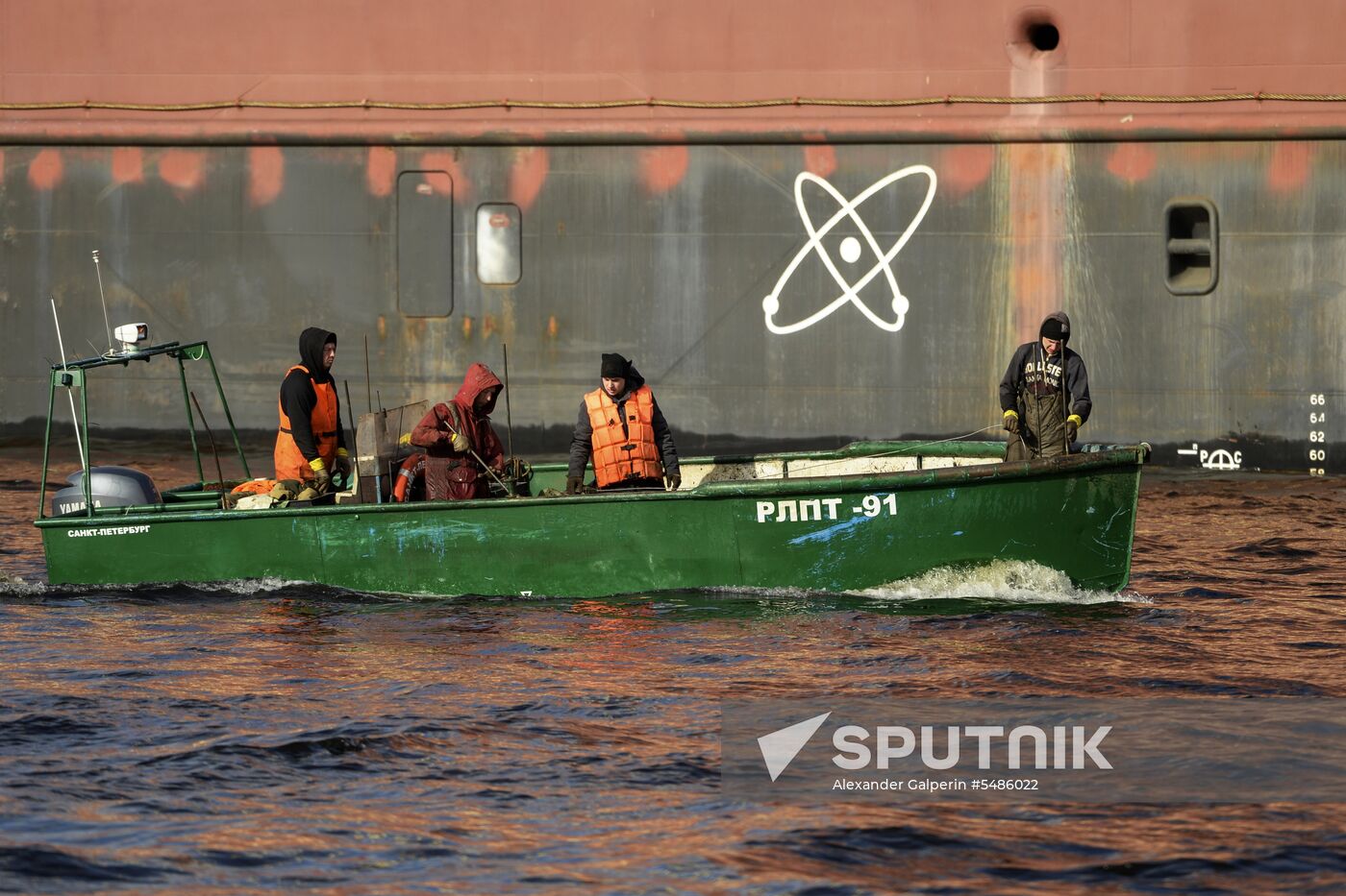 Floating nuclear plant departs from St. Petersburg