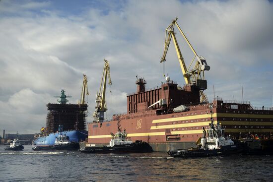 Floating nuclear plant departs from St. Petersburg