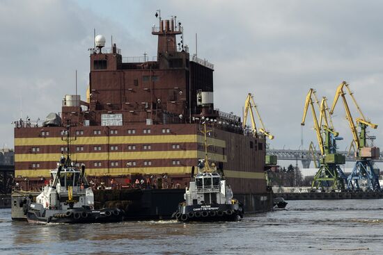 Floating nuclear plant departs from St. Petersburg