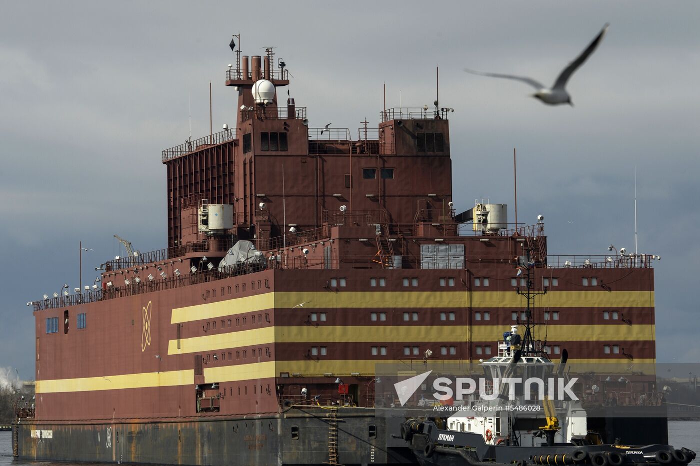 Floating nuclear plant departs from St. Petersburg