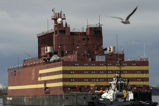 Floating nuclear plant departs from St. Petersburg