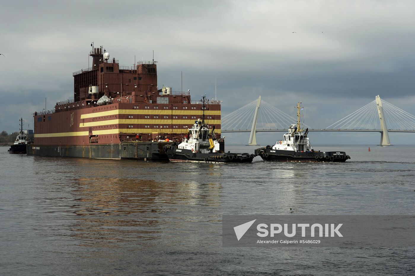 Floating nuclear plant departs from St. Petersburg