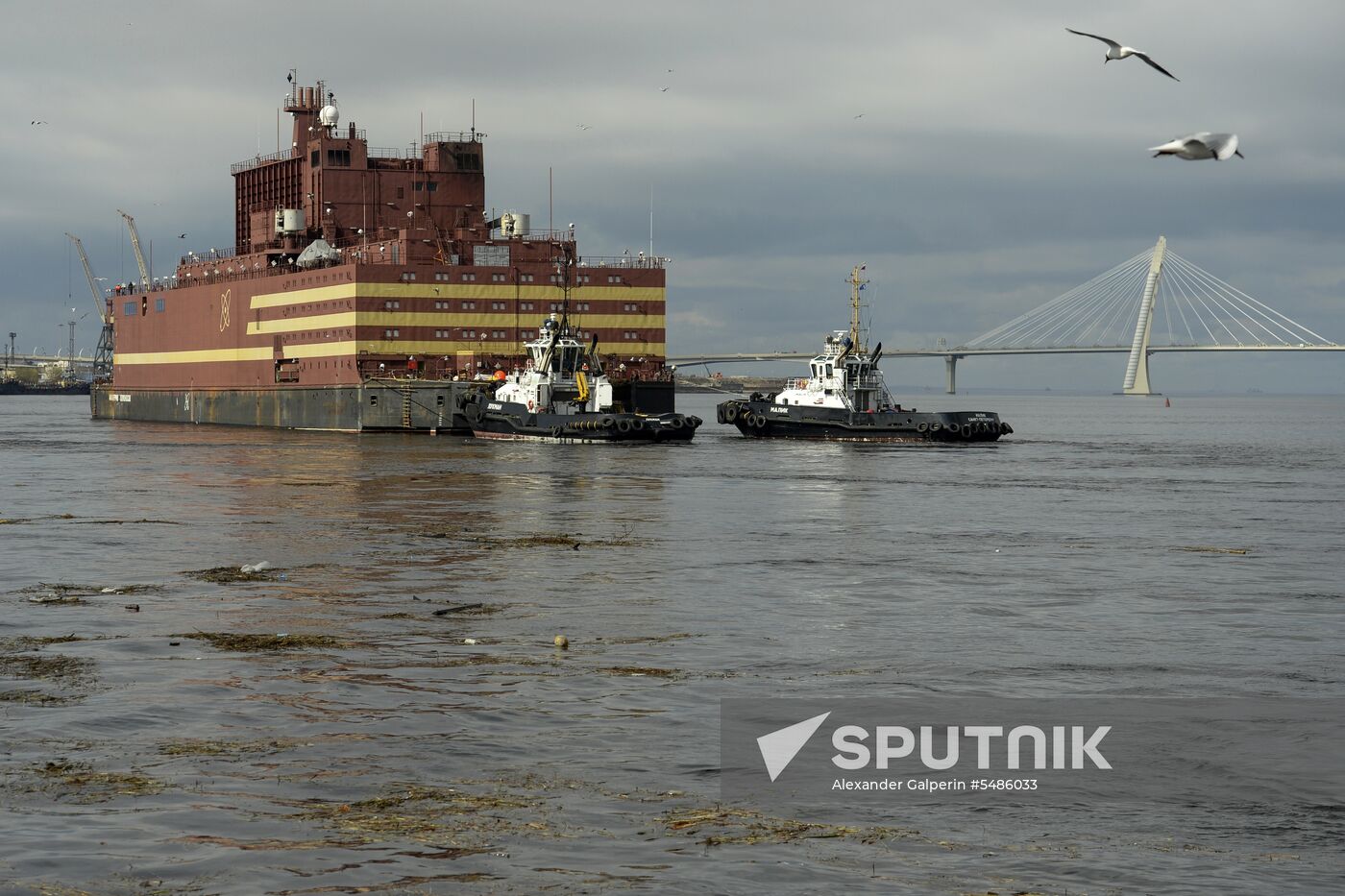 Floating nuclear plant departs from St. Petersburg