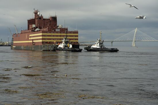 Floating nuclear plant departs from St. Petersburg