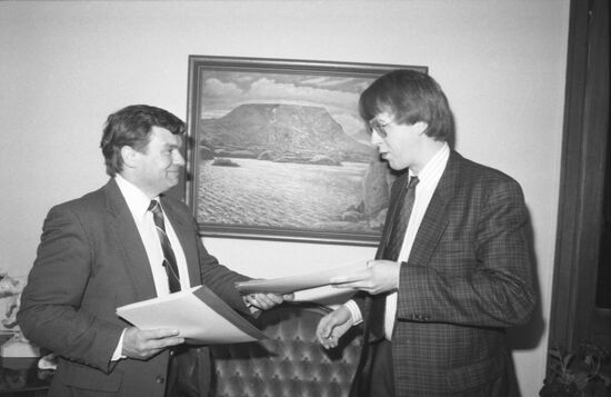 Entering into contract between USSR and Netherlands