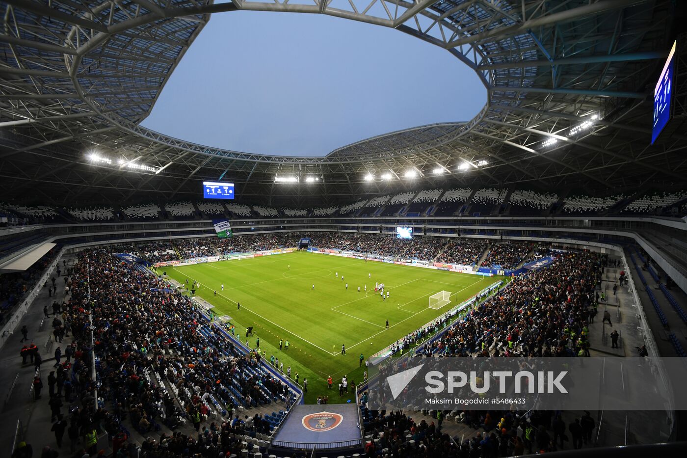 Football. Samara Arena hosts first official match