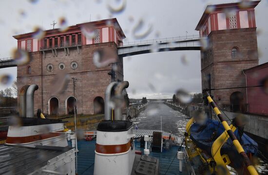 Vessels undergo preparations for navigation season at Yaroslavl maintenance base
