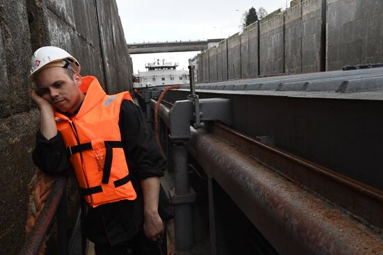 Vessels undergo preparations for navigation season at Yaroslavl maintenance base