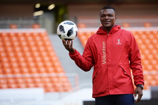 Marcel Desailly visits Yekaterinburg Arena